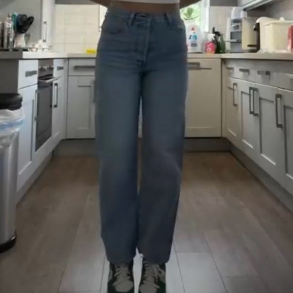 AE mom jeans, medium blue, size 2, stretchy waist